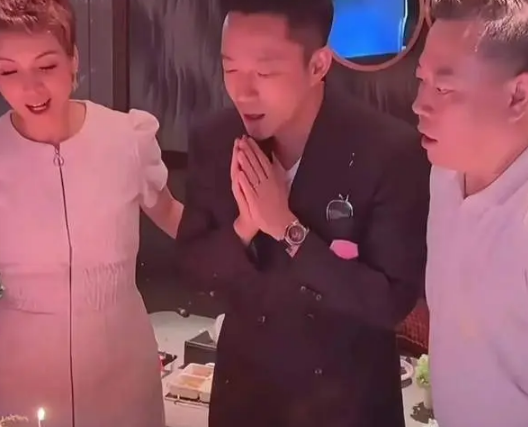 马筱梅甜蜜晒照庆生：汪小菲夫妇用爱诠释婚姻新范式
