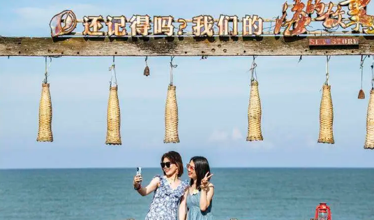 海南琼海暑期游爆火：碧海蓝天成亲子度假首选地
