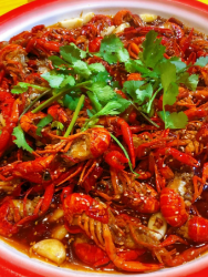 麻辣小龙虾制作秘诀大公开：跟着大厨学做夏日美食